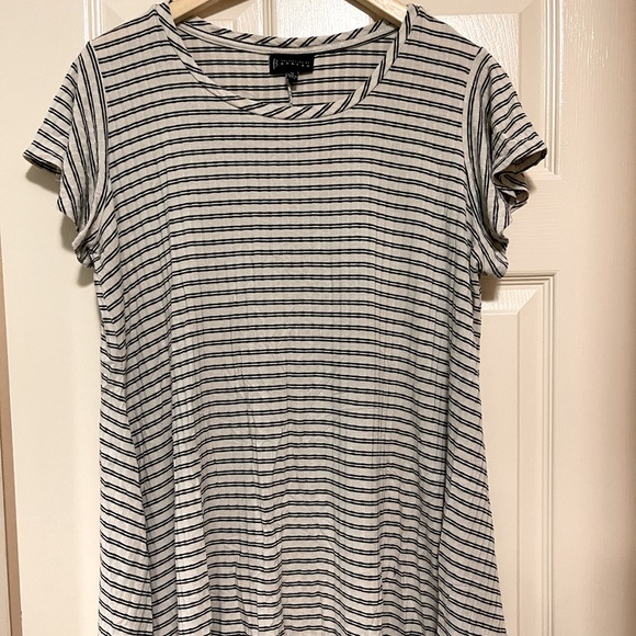 Bobeau Flared Hem, Flowy short sleeve top, size 1X - Picture 1 of 4